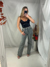 model wear stretch denim jeans